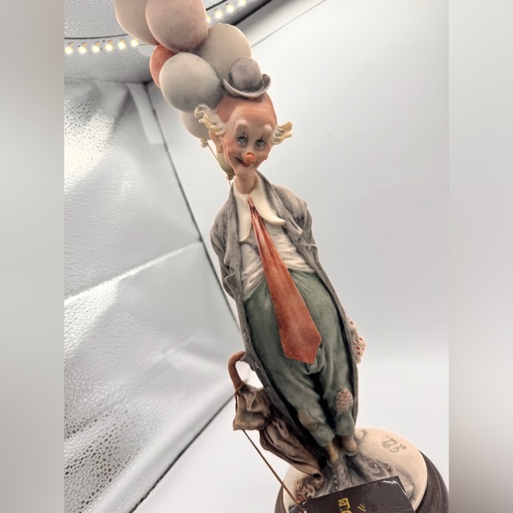 GIUSEPPE ARMANI FIGURINE HOBO CLOWN WITH BALLOONS, 14 1/4" TALL, SIGNED - Picture 9 of 9